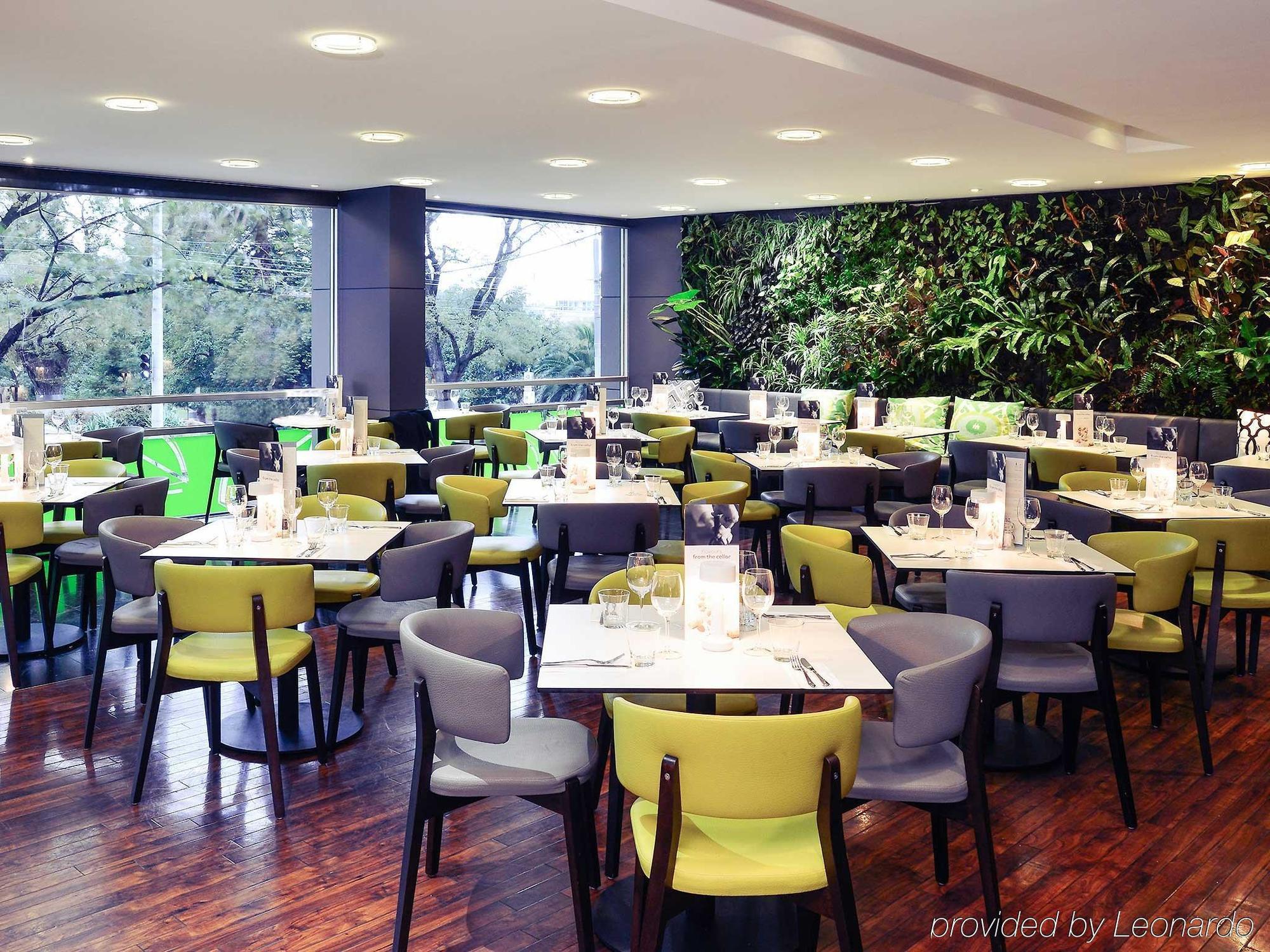 Mercure Melbourne Treasury Gardens Exterior foto