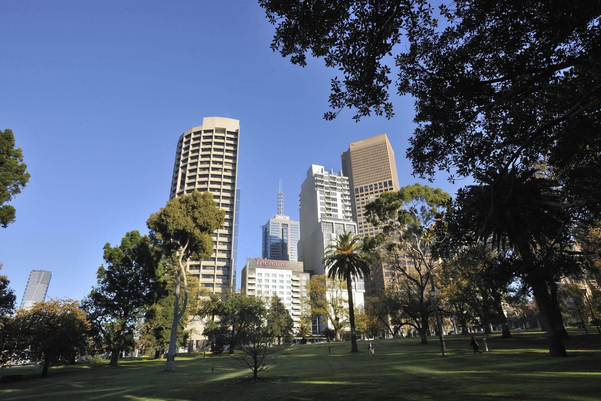 Mercure Melbourne Treasury Gardens Exterior foto